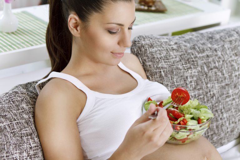 Comer por 2, traz risco à gravidez?