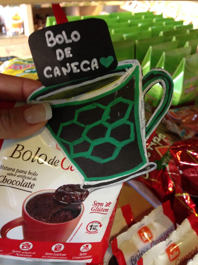 Bolo de caneca de microondas. Gordice saudável e rápida!